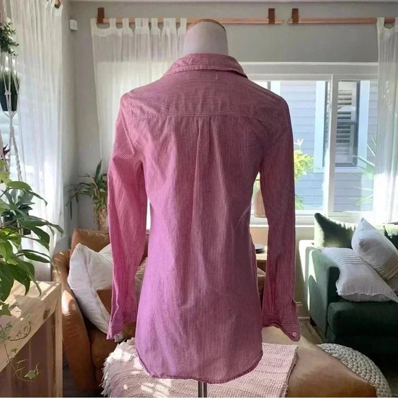 Old Navy red and white pleated button up - Picture 4 of 6